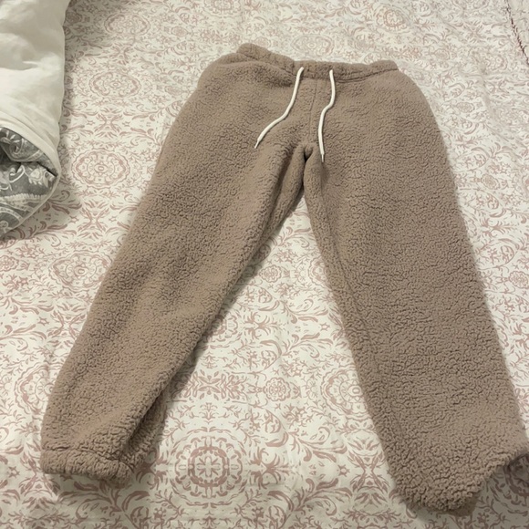 Gilly Hicks Pants - Gilly Hicks fluffy sweatpants size S